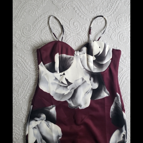 Venus High Slit Dress Large - Picture 4 of 8